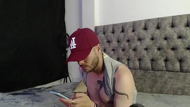 Snapshot of aczino_vel chatting on 02-16-25, 12:41 aczino vel online show from 02-16-25, 12:41