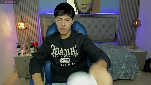 Estiv18  online show from 11-25-25, 03:06