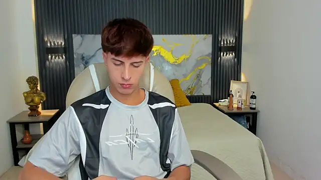 Estiv18  online show from 11-29-25, 02:58