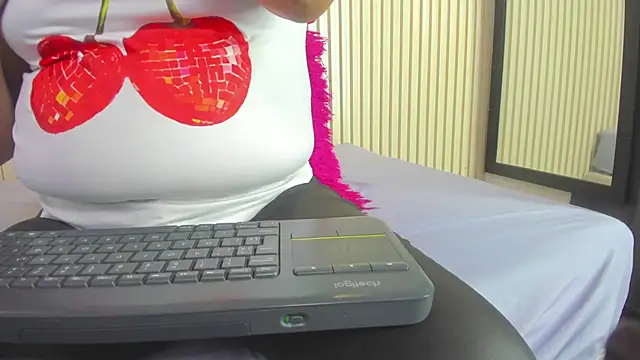 Aida-nicolle online show from 11-15-25, 09:50