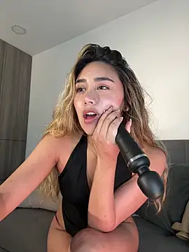 Hornyholly   online show from 11-08-25, 09:13