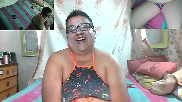 Snapshot of erinadarling79 chatting on 10-31-25, 02:34 erinadarling79 online show from 10-31-25, 02:34