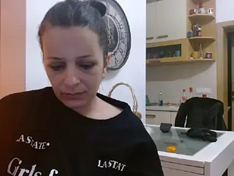 Snapshot of super_girl_1985 chatting on 02-14-25, 10:58 super girl 1985 online show from 02-14-25, 10:58