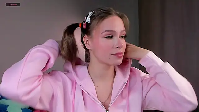 TaiteBayles online show from 10-10-25, 01:15