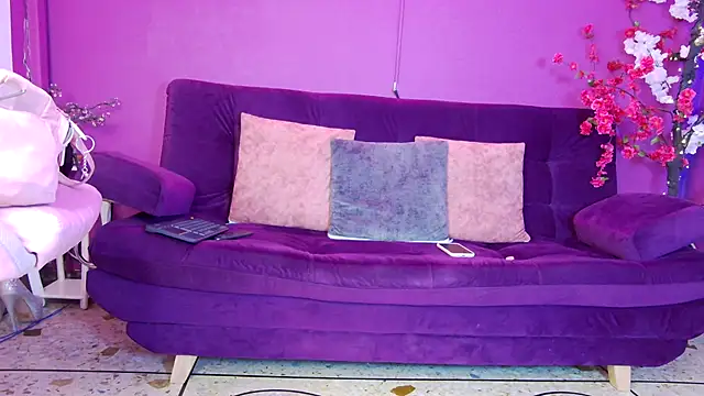 Arii moon online show from 11-18-25, 07:40