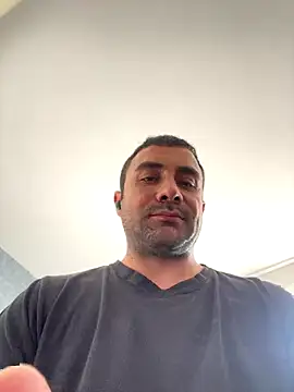 Snapshot of morfeoX chatting on 09-20-25, 08:15 morfeoX online show from 09-20-25, 08:15