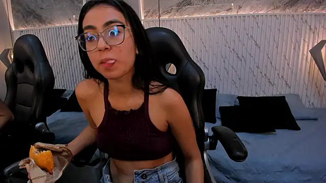 Snapshot of lucelly_15 chatting on 02-28-25, 02:42 lucelly 15 online show from 02-28-25, 02:42