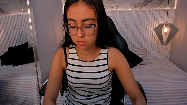 Snapshot of lucelly_15 chatting on 03-14-25, 11:45 lucelly 15 online show from 03-14-25, 11:45
