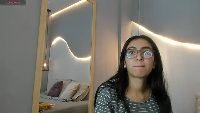 Snapshot of lucelly_15 chatting on 10-13-25, 11:43 lucelly 15 online show from 10-13-25, 11:43