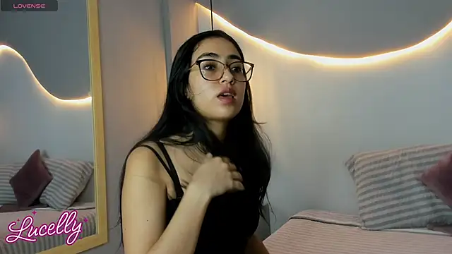 Snapshot of lucelly_15 chatting on 10-21-25, 11:33 lucelly 15 online show from 10-21-25, 11:33