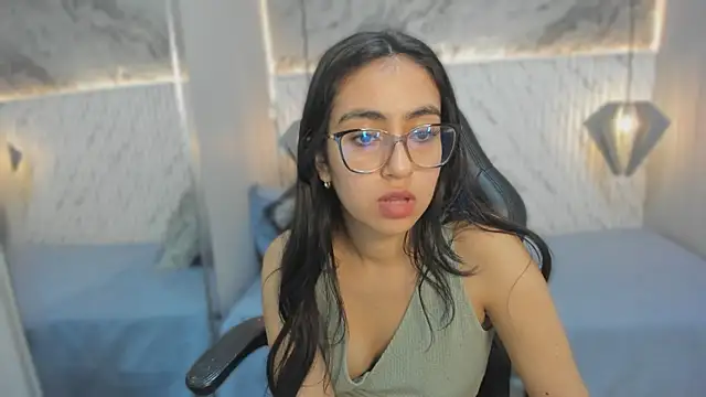 Snapshot of lucelly_15 chatting on 11-07-25, 11:43 lucelly 15 online show from 11-07-25, 11:43