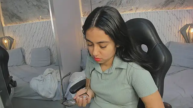 Snapshot of lucelly_15 chatting on 11-26-25, 11:33 lucelly 15 online show from 11-26-25, 11:33