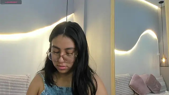 Snapshot of lucelly_15 chatting on 01-18-26, 11:47 lucelly 15 online show from 01-18-26, 11:47
