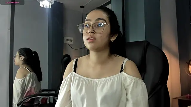 Snapshot of lucelly_15 chatting on 02-01-26, 11:53 lucelly 15 online show from 02-01-26, 11:53