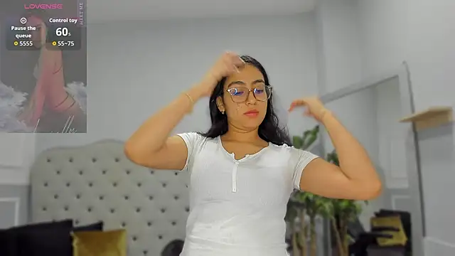 Snapshot of lucelly_15 chatting on 02-05-26, 11:48 lucelly 15 online show from 02-05-26, 11:48