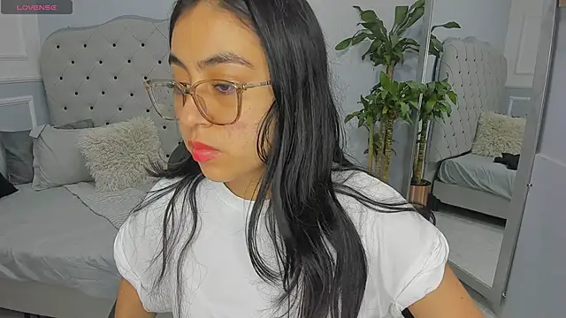 Snapshot of lucelly_15 chatting on 02-17-26, 11:40 lucelly 15 online show from 02-17-26, 11:40