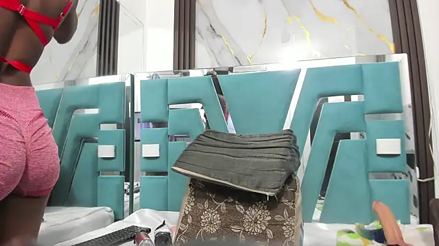 ebony valentina online show from 12-01-25, 11:37