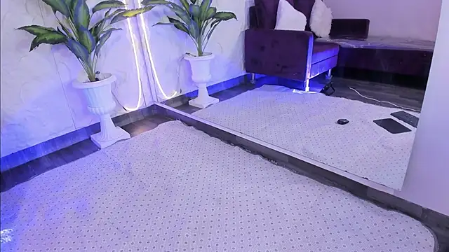 MelanieHillss online show from 12-16-25, 04:28