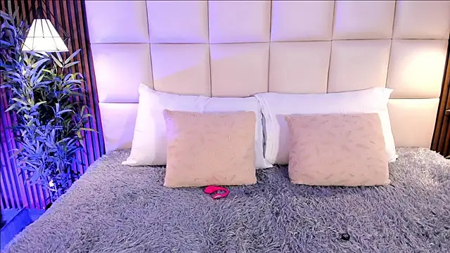 MelanieHillss online show from 03-17-26, 04:28