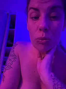 Snapshot of Lar0uch chatting on 02-22-25, 08:40 Lar0uch online show from 02-22-25, 08:40