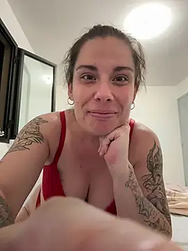 Snapshot of Lar0uch chatting on 03-10-25, 05:50 Lar0uch online show from 03-10-25, 05:50