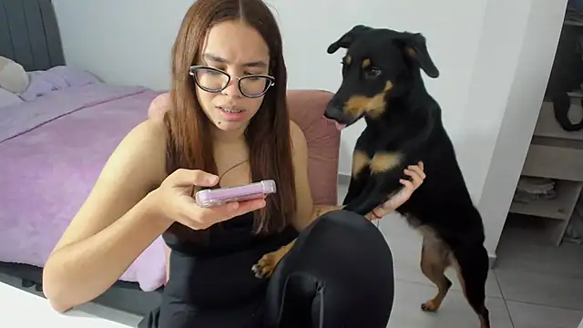 Greciaruiz  online show from 12-23-25, 12:19