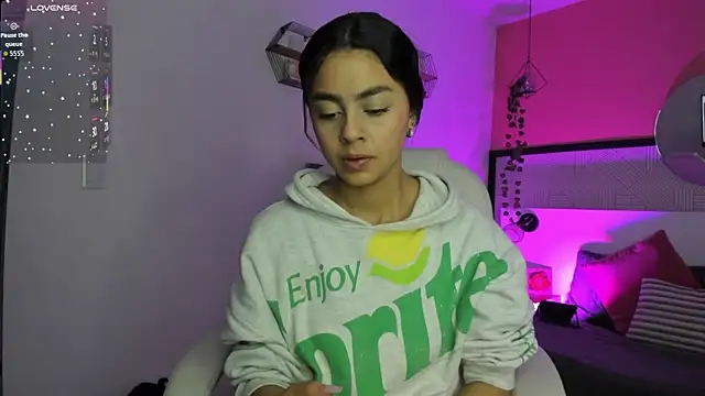 Bella walker  online show from 03-24-26, 09:09