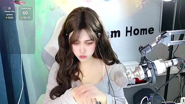 Snapshot of hanhan-baby chatting on 02-18-25, 06:48 hanhan-baby online show from 02-18-25, 06:48