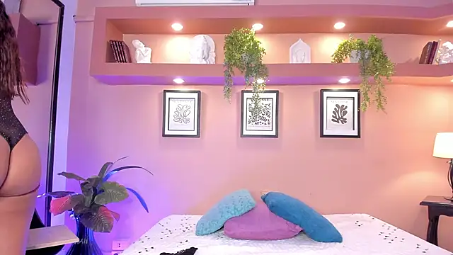 Snapshot of SofiaBennett_ chatting on 03-08-25, 12:20 SofiaBennett online show from 03-08-25, 12:20