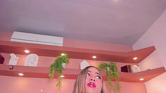 Snapshot of SofiaBennett_ chatting on 11-06-25, 12:17 SofiaBennett online show from 11-06-25, 12:17