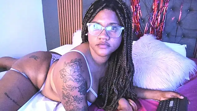 Snapshot of ZahraRose chatting on 02-15-25, 04:01 ZahraRose online show from 02-15-25, 04:01