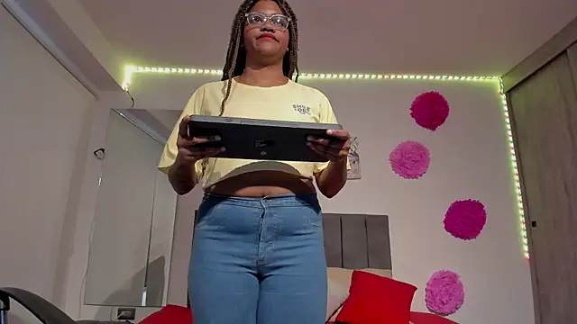 Snapshot of ZahraRose chatting on 02-26-25, 11:52 ZahraRose online show from 02-26-25, 11:52