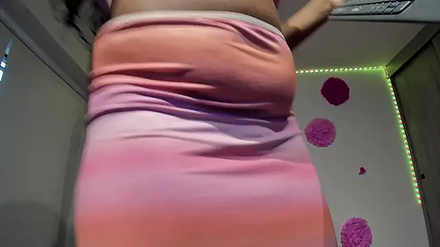 Snapshot of ZahraRose chatting on 02-27-25, 12:02 ZahraRose online show from 02-27-25, 12:02