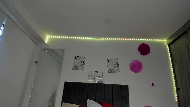 Snapshot of ZahraRose chatting on 03-04-25, 11:51 ZahraRose online show from 03-04-25, 11:51