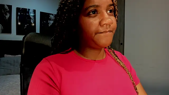 Snapshot of ZahraRose chatting on 09-12-25, 08:31 ZahraRose online show from 09-12-25, 08:31