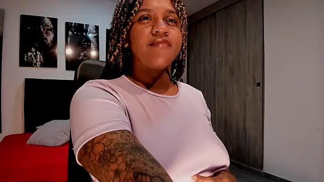 Snapshot of ZahraRose chatting on 09-19-25, 07:14 ZahraRose online show from 09-19-25, 07:14