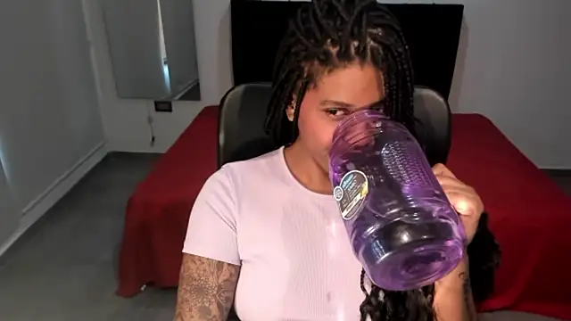 Snapshot of ZahraRose chatting on 10-07-25, 08:28 ZahraRose online show from 10-07-25, 08:28