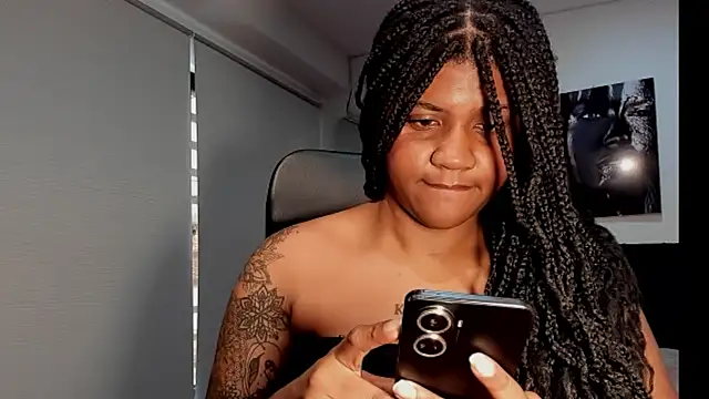 Snapshot of ZahraRose chatting on 10-13-25, 09:48 ZahraRose online show from 10-13-25, 09:48