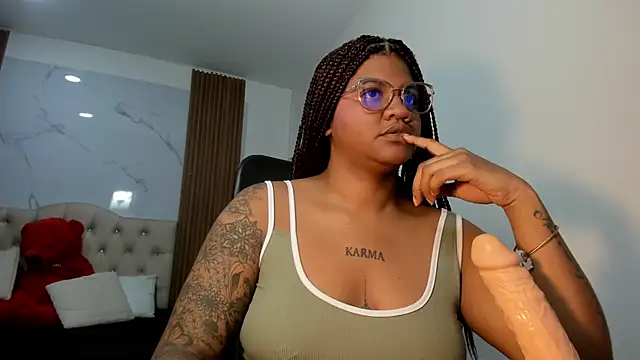 Snapshot of ZahraRose chatting on 02-18-26, 08:27 ZahraRose online show from 02-18-26, 08:27