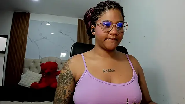 Snapshot of ZahraRose chatting on 02-26-26, 08:19 ZahraRose online show from 02-26-26, 08:19