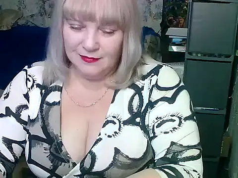 Snapshot of FlowerButterf chatting on 03-05-25, 07:49 FlowerButterf online show from 03-05-25, 07:49