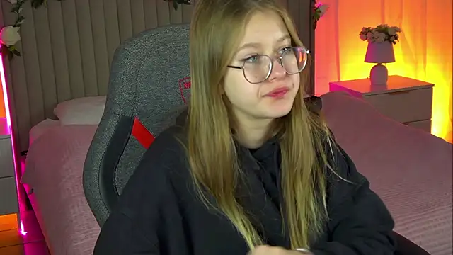 EveMundie online show from 10-18-25, 09:54