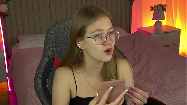 EveMundie online show from 10-22-25, 06:35