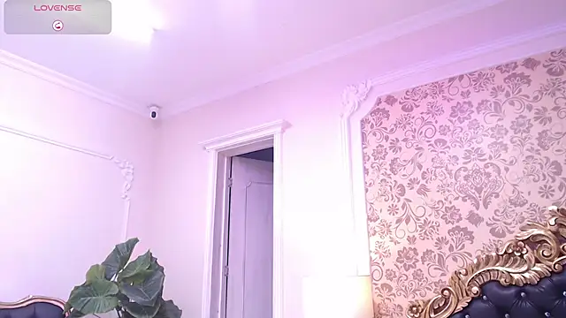 AnahisBennett online show from 11-15-25, 04:32