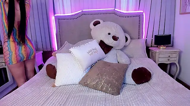 Snapshot of Ivanna_West chatting on 03-06-25, 11:36 Ivanna West online show from 03-06-25, 11:36