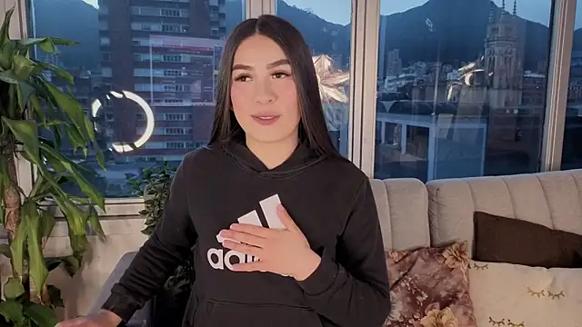 Snapshot of Ivanna_West chatting on 09-17-25, 10:50 Ivanna West online show from 09-17-25, 10:50