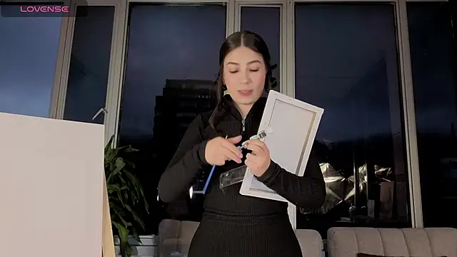 Snapshot of Ivanna_West chatting on 09-19-25, 10:38 Ivanna West online show from 09-19-25, 10:38