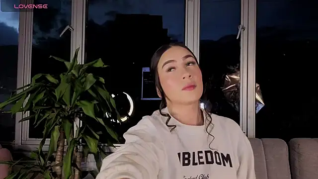 Snapshot of Ivanna_West chatting on 09-24-25, 10:29 Ivanna West online show from 09-24-25, 10:29