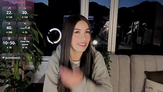 Snapshot of Ivanna_West chatting on 09-26-25, 10:30 Ivanna West online show from 09-26-25, 10:30