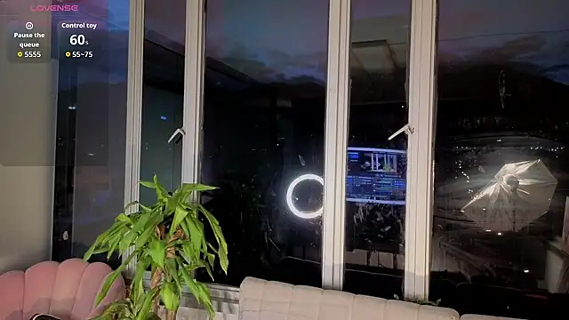 Snapshot of Ivanna_West chatting on 10-02-25, 10:22 Ivanna West online show from 10-02-25, 10:22